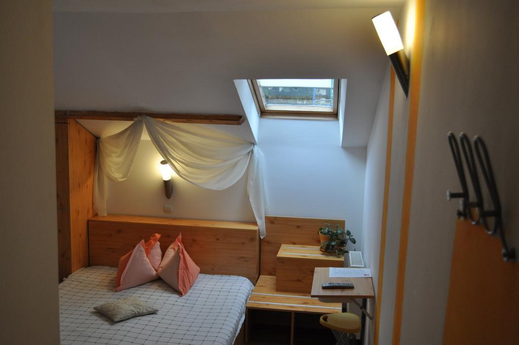 Bistro-Pension La Teleferic Sinaia Zewnętrze zdjęcie
